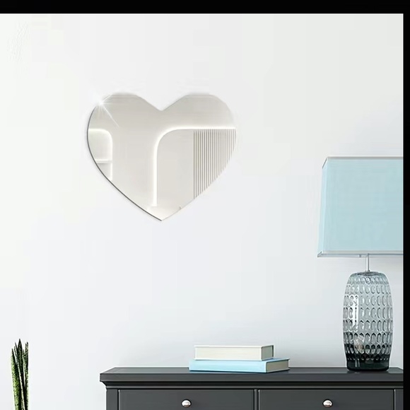 Heart shaped wall mirror - Picture 4 of 7